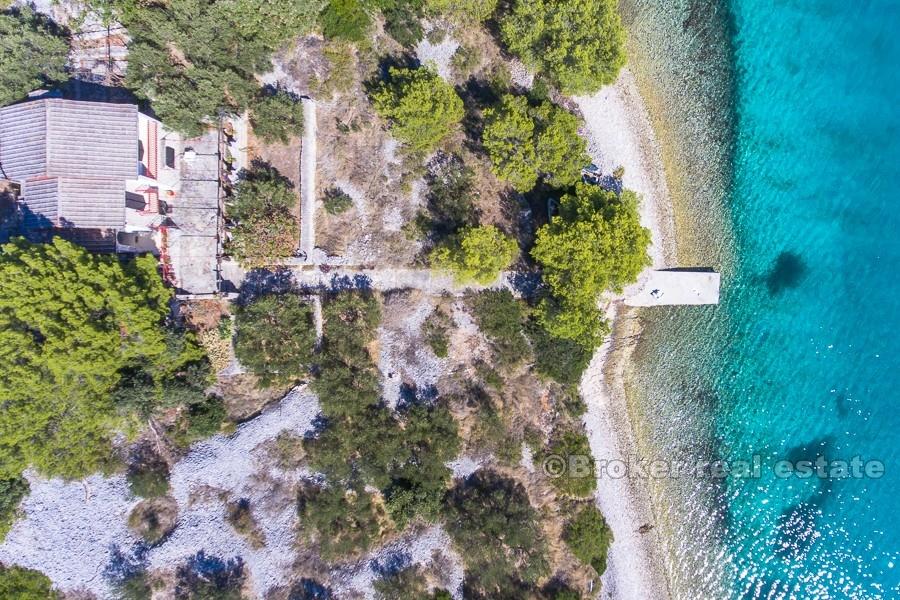 Attractive property in the first row to the sea