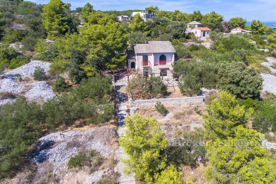 Attractive property in the first row to the sea