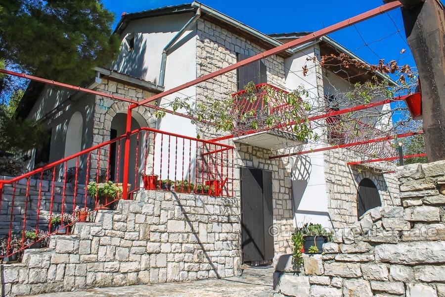 Atrakcyjna nieruchomość w pierwszym rzędzie do morza