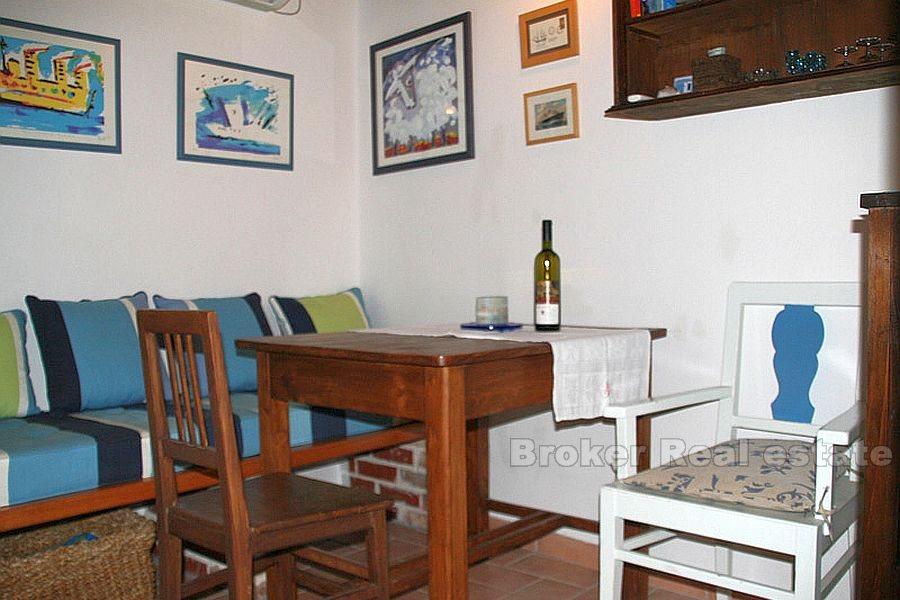 Прекрасный отреставрированный каменный дом, продается