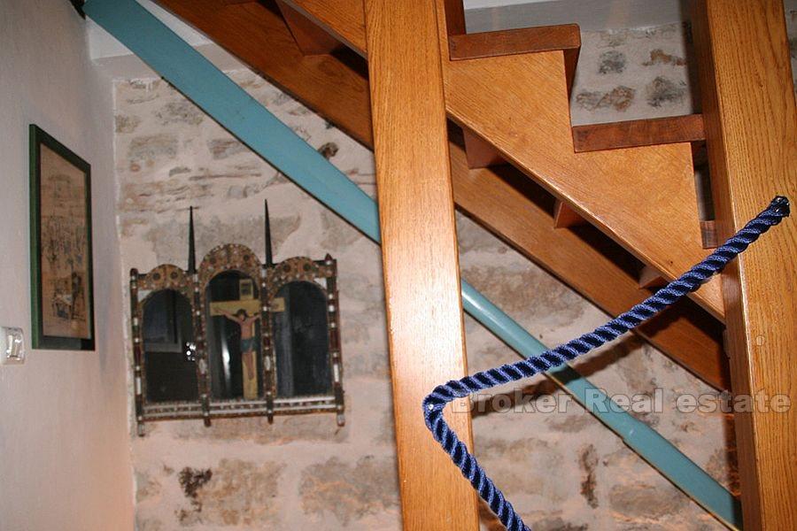 Härligt restaurerat stenhus, till salu