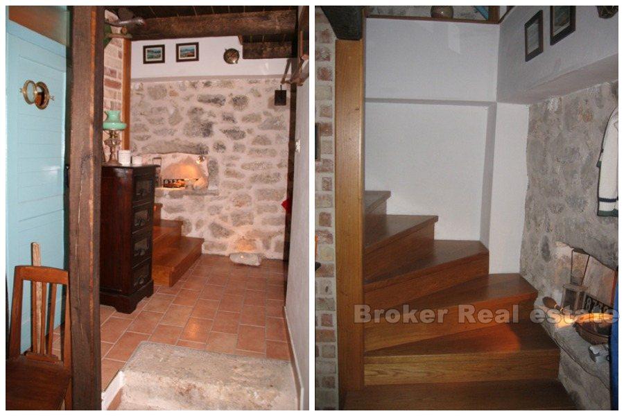 Прекрасный отреставрированный каменный дом, продается