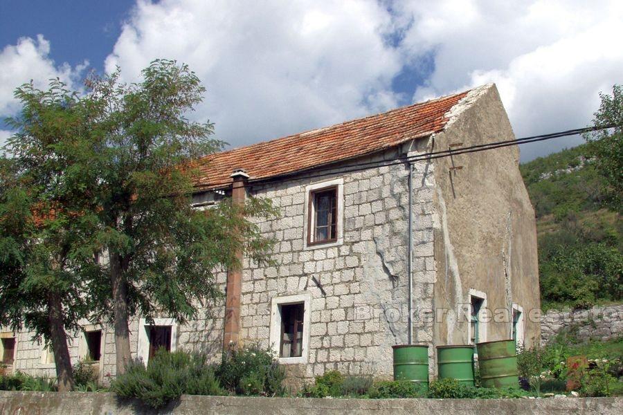 Old stone house for renovation, for sale