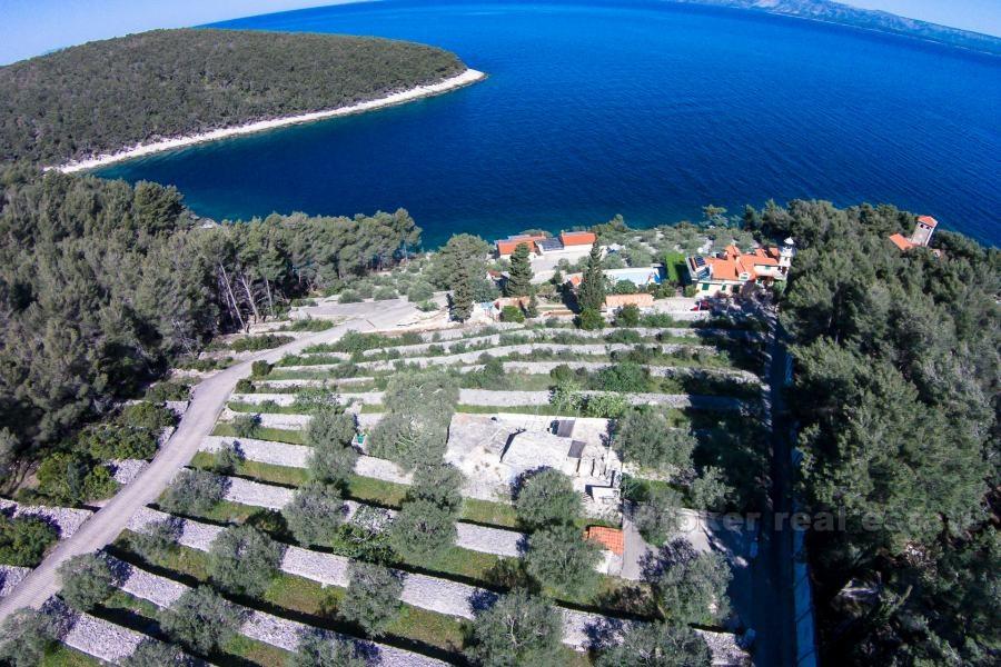 Maison en pierre avec vue sur la mer, à vendre
