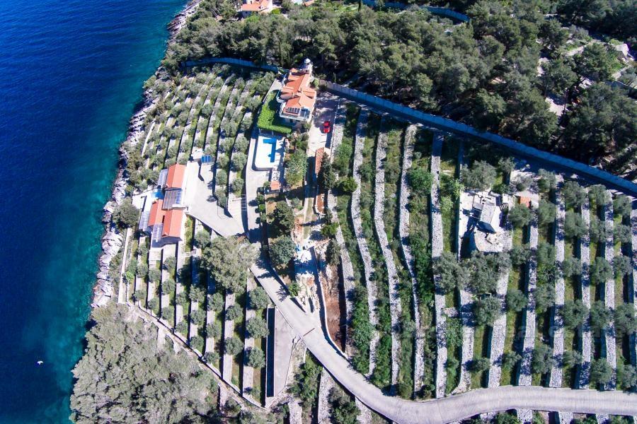 Maison en pierre avec vue sur la mer, à vendre