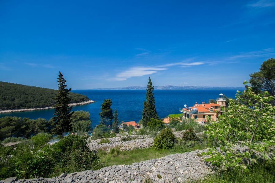 Maison en pierre avec vue sur la mer, à vendre