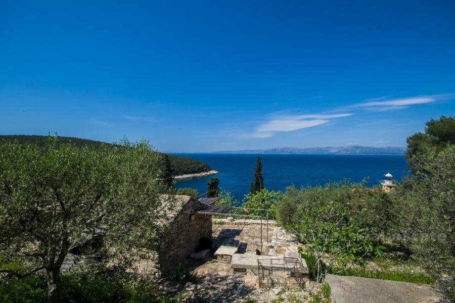 Maison en pierre avec vue sur la mer, à vendre