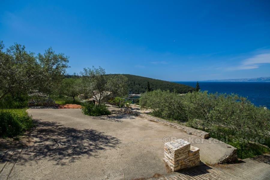 Maison en pierre avec vue sur la mer, à vendre
