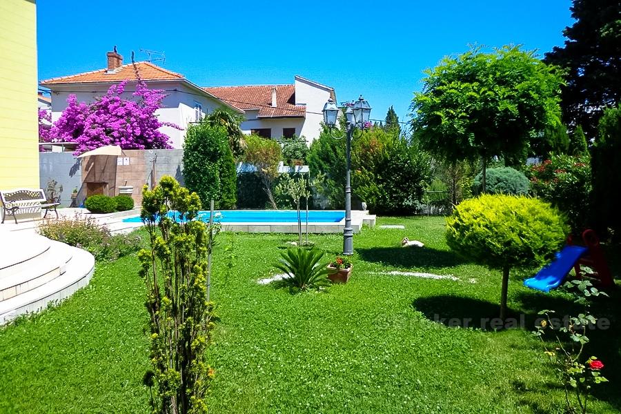 Very attractive villa with swimming pool, for sale