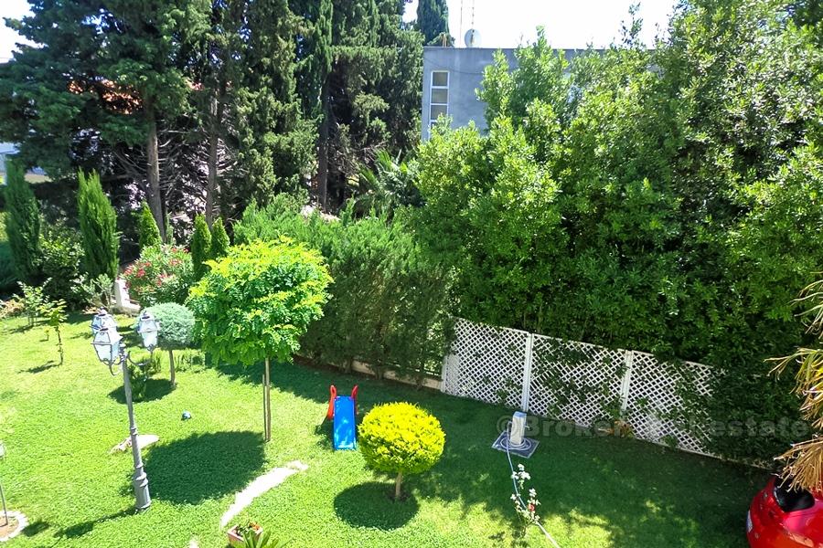 Very attractive villa with swimming pool, for sale