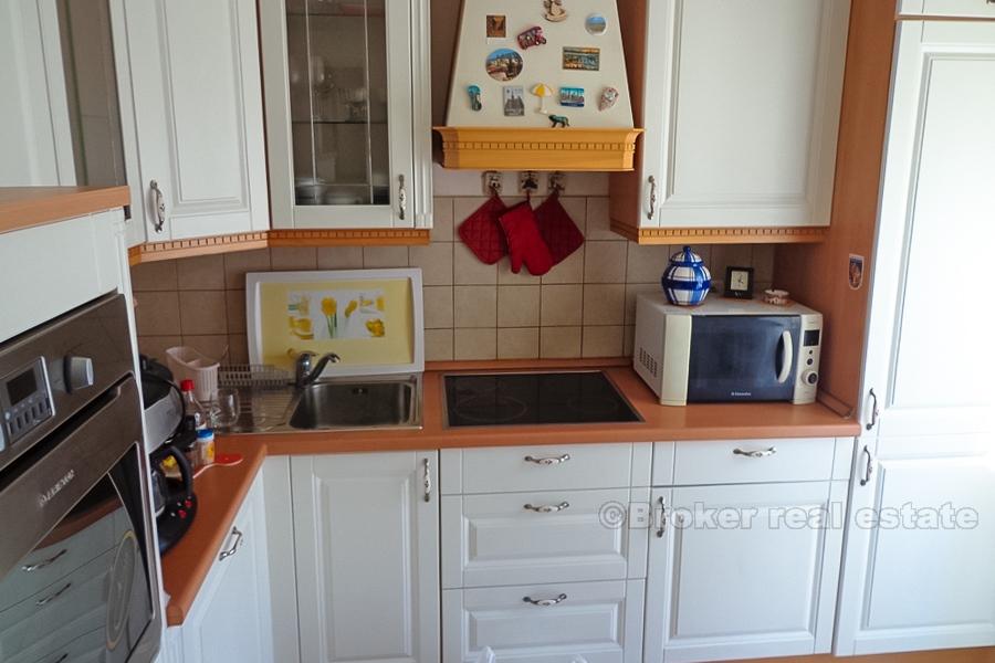 Very attractive villa with swimming pool, for sale