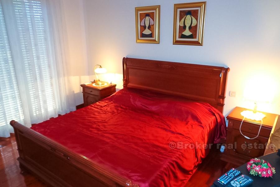 Bardzo atrakcyjna willa z basenem, na sprzedaż