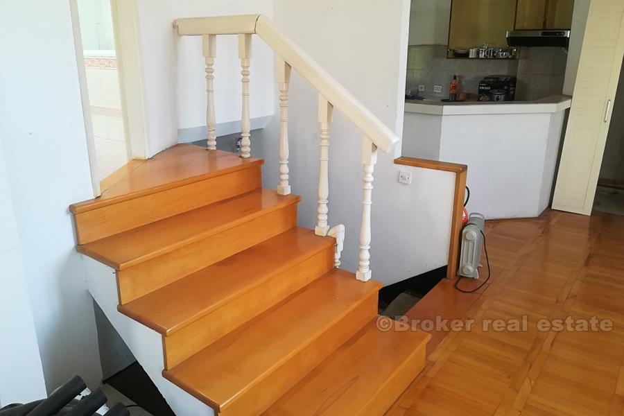 Dreistöckige Wohnung in der Nähe des Stadtzentrums, zu verkaufen