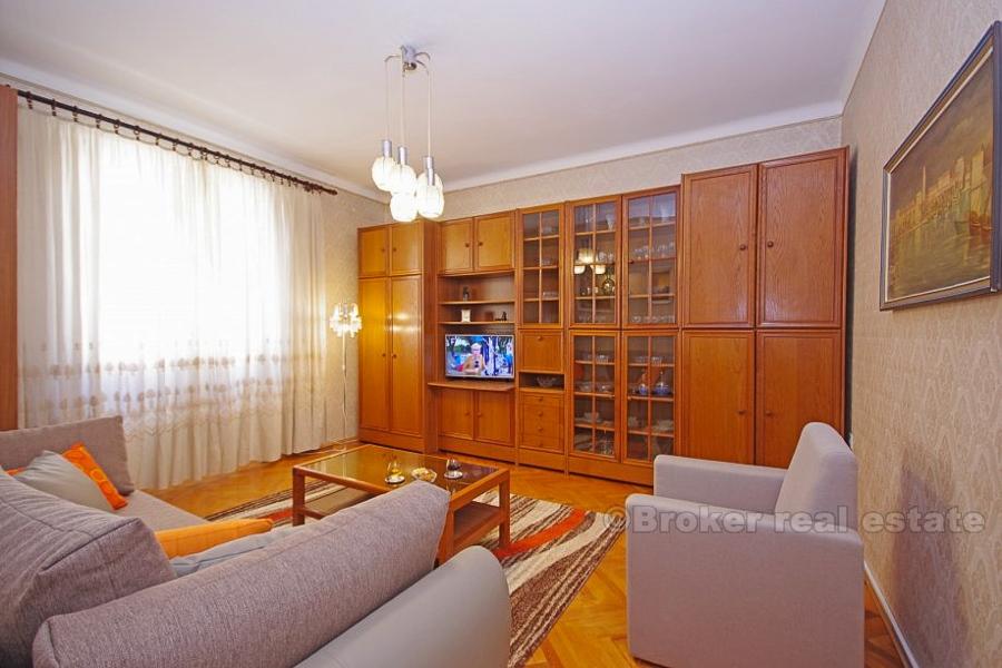 Confortable appartement de trois chambres sur Bačvice, à vendre