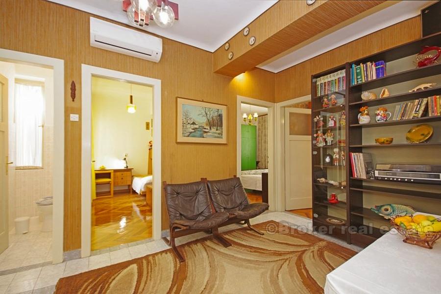 Confortable appartement de trois chambres sur Bačvice, à vendre