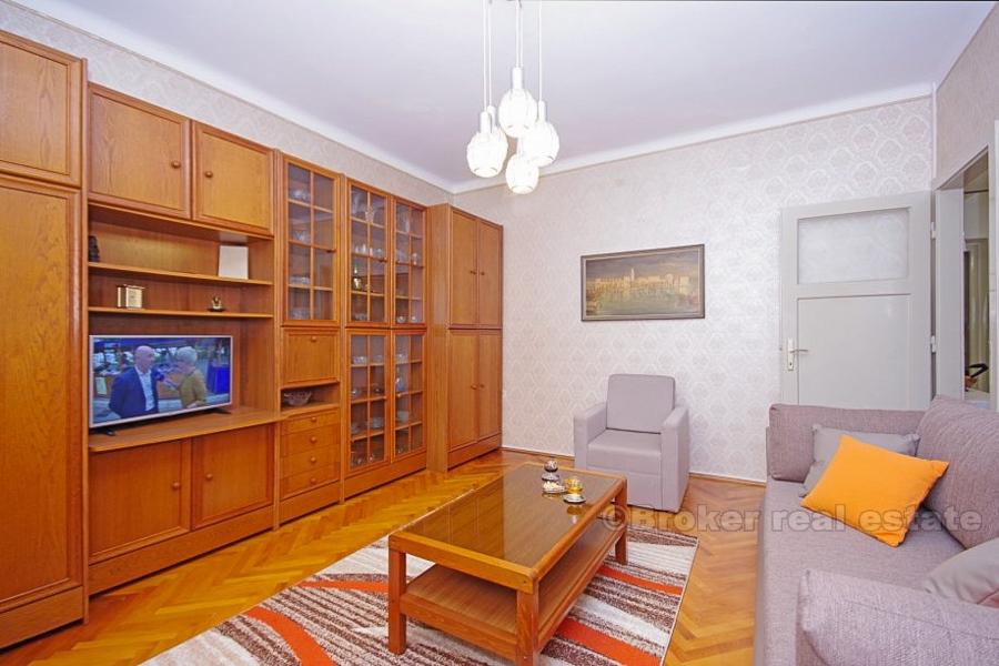 Confortable appartement de trois chambres sur Bačvice, à vendre