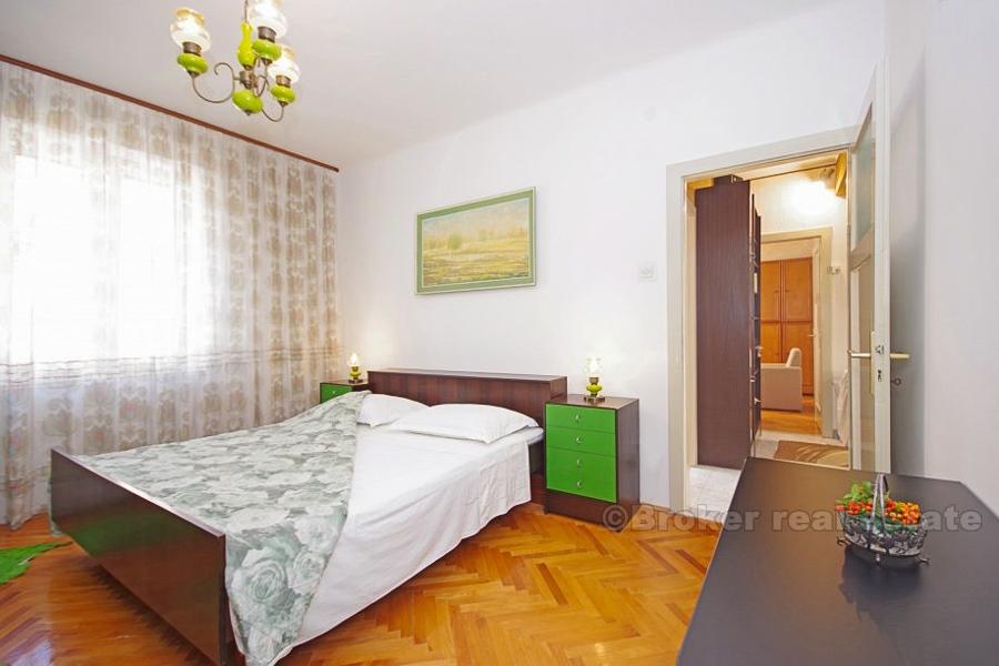 Comfortable three bedroom apartment on Bačvice, for sale