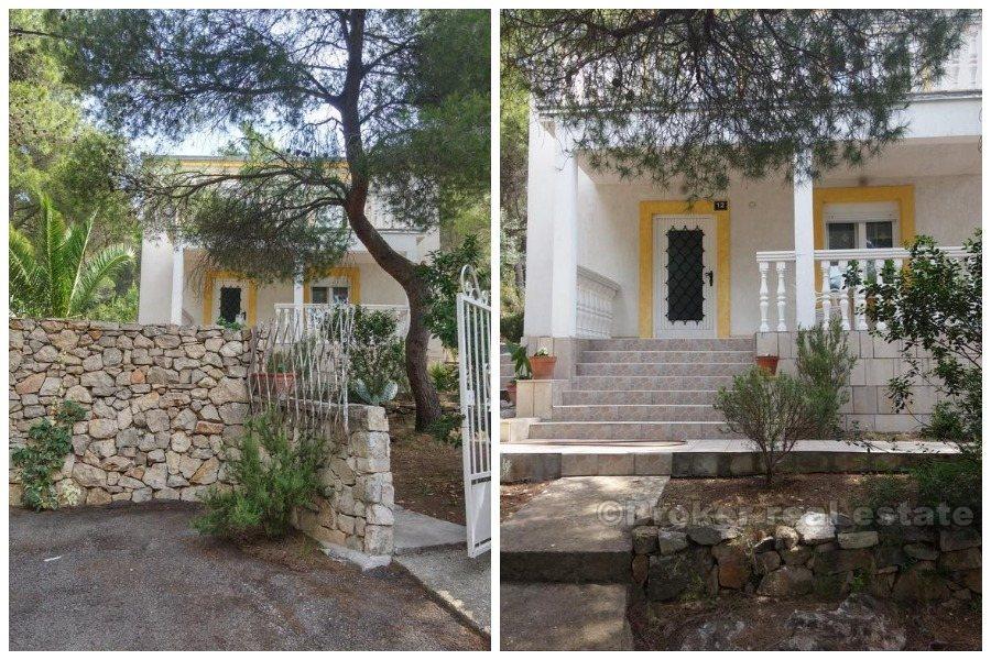 Detached house in a quiet location, for sale