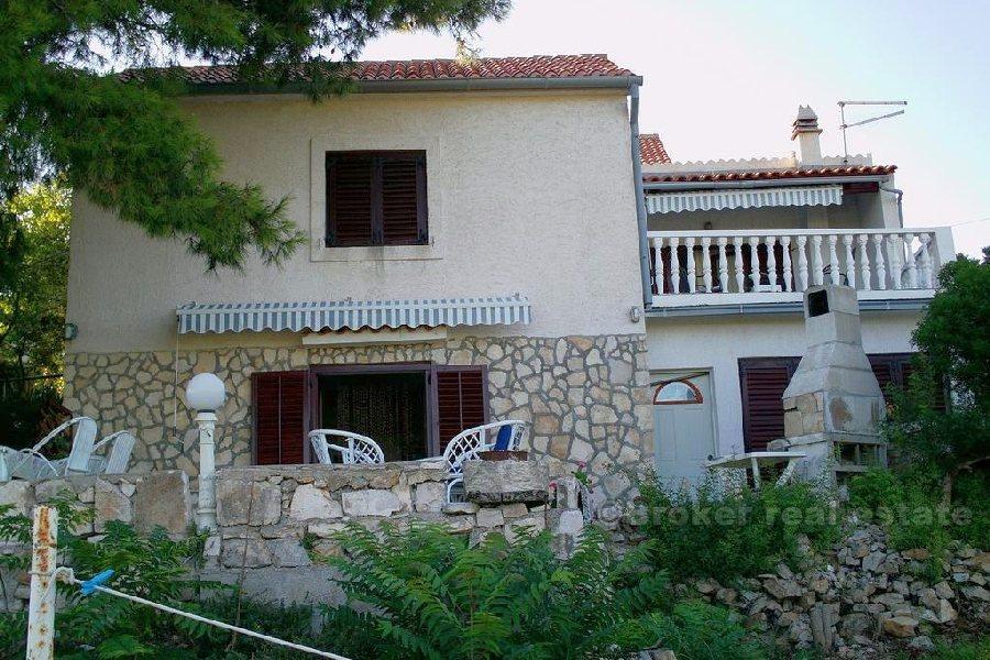 Casa indipendente in una posizione tranquilla, in vendita