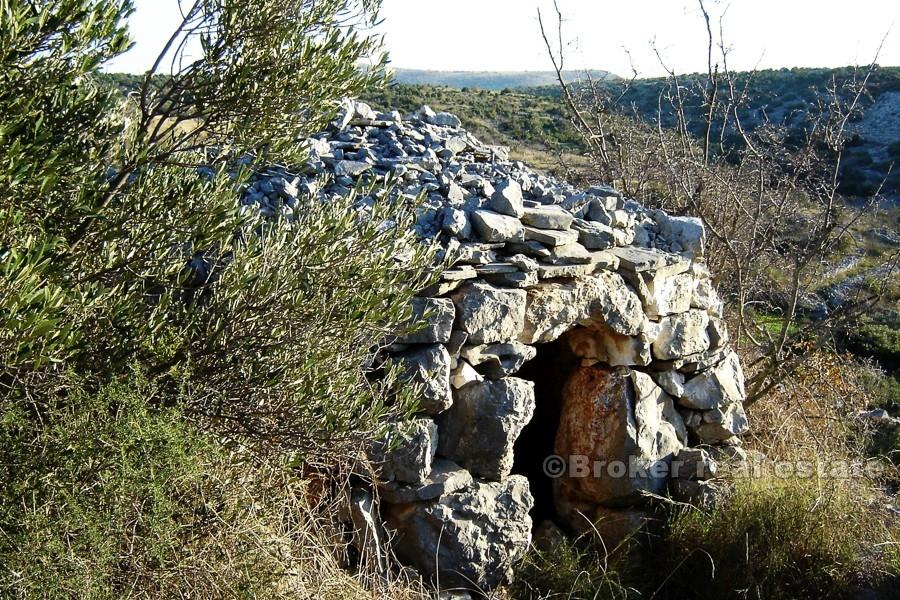 Ruševna kamena kuća na osami, na prodaju