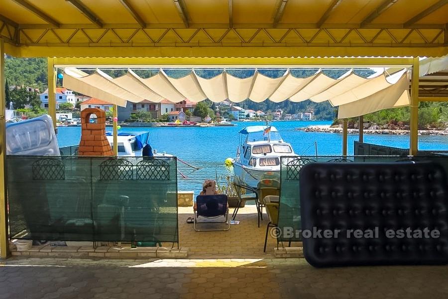 Renoviertes Steinhaus in der ersten Reihe zum Meer, zu verkaufen