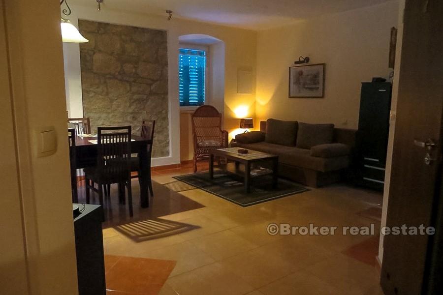 Renovated stone house in the first row to the sea, for sale