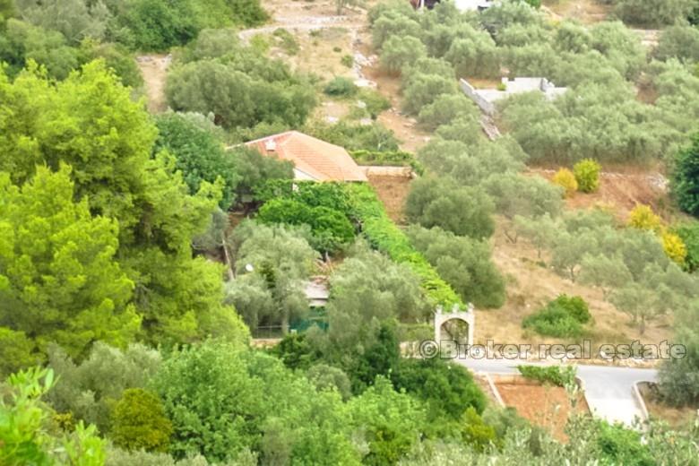 Casa con giardino in una posizione tranquilla, in vendita