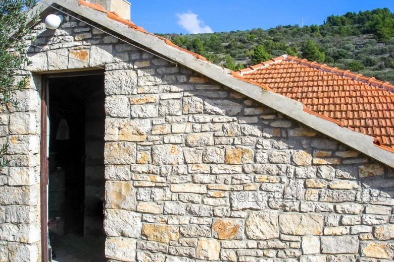 Casa con giardino in una posizione tranquilla, in vendita