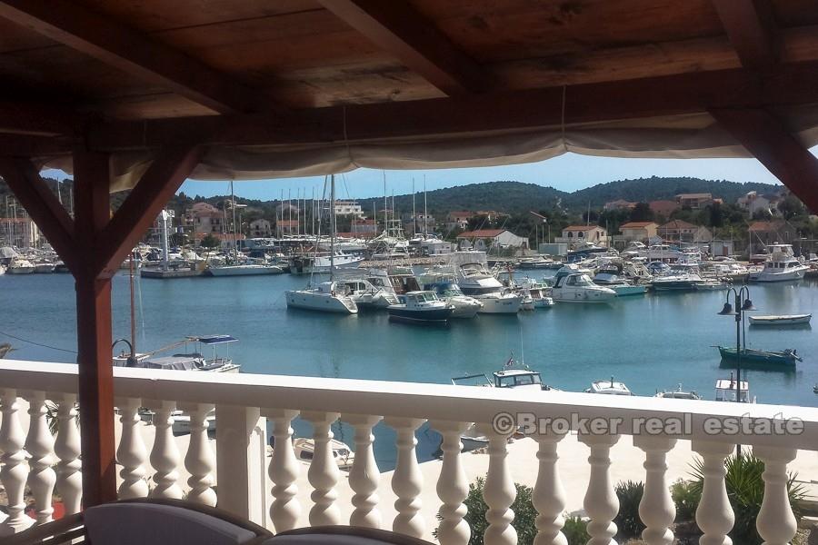 Belle propriété au premier rang de la mer, à vendre