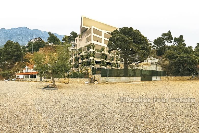 Modernes Hotel in der ersten Reihe zum Meer, zu verkaufen