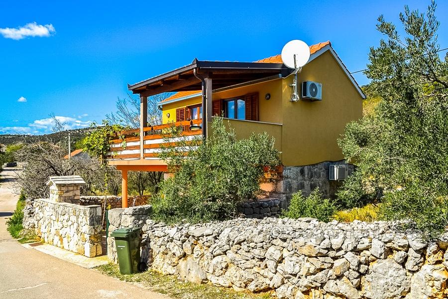 Charming house on a quiet location, for sale