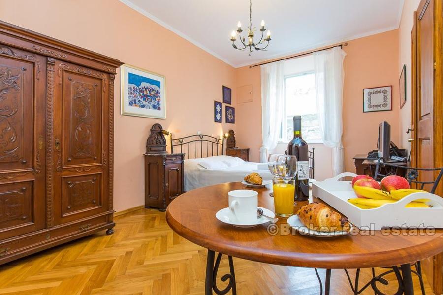 Maison en pierre, en centre ville, à vendre