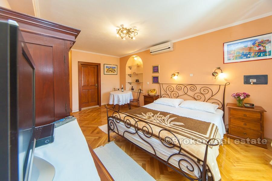 Maison en pierre, en centre ville, à vendre