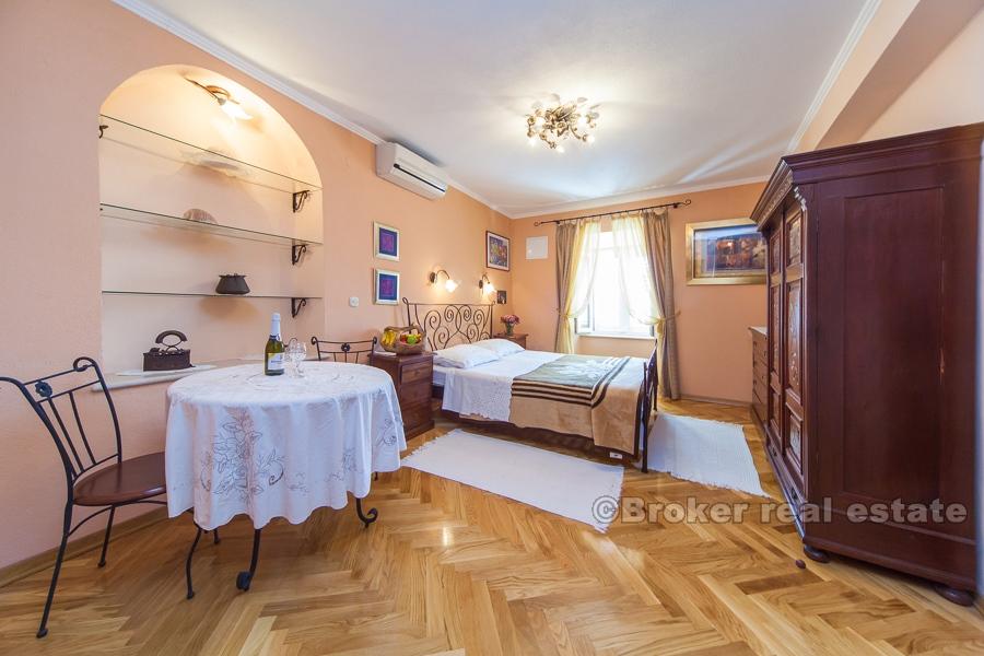 Maison en pierre, en centre ville, à vendre