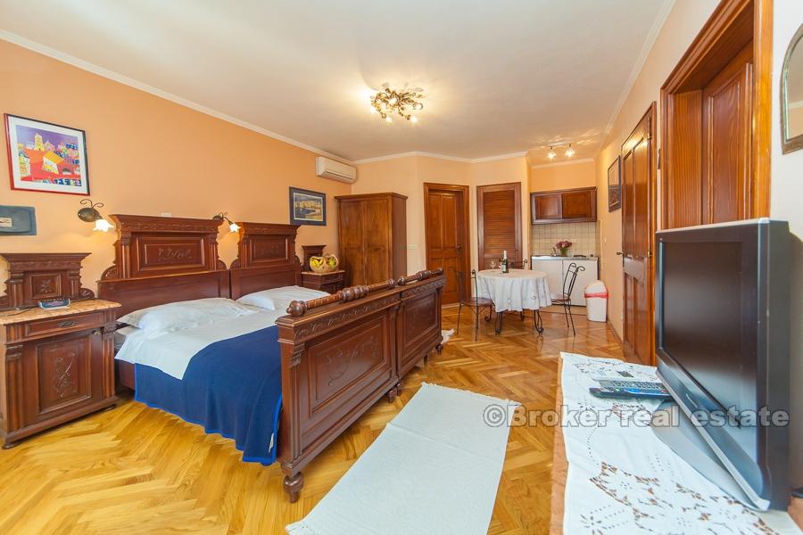 Maison en pierre, en centre ville, à vendre