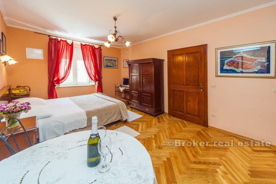 Maison en pierre, en centre ville, à vendre
