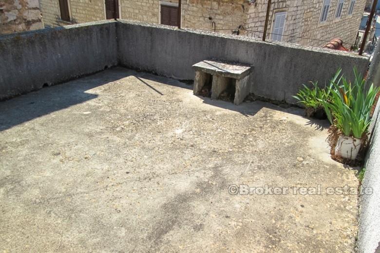 Stone house on three floors, for sale