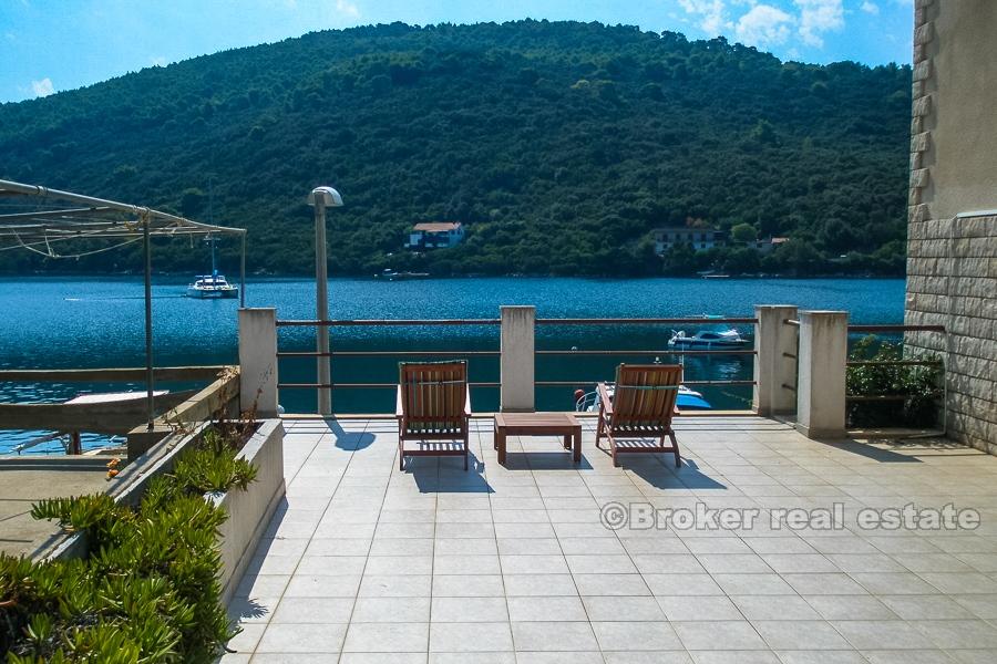 Haus am Meer mit Bootliegeplatz, zu verkaufen