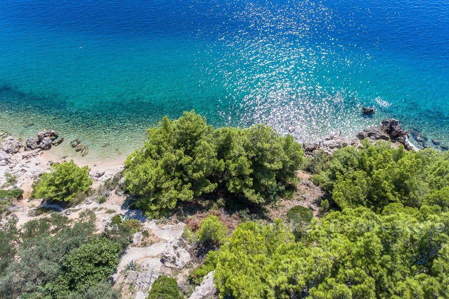 Doskonała pozycja domu w pierwszym rzędzie do morza