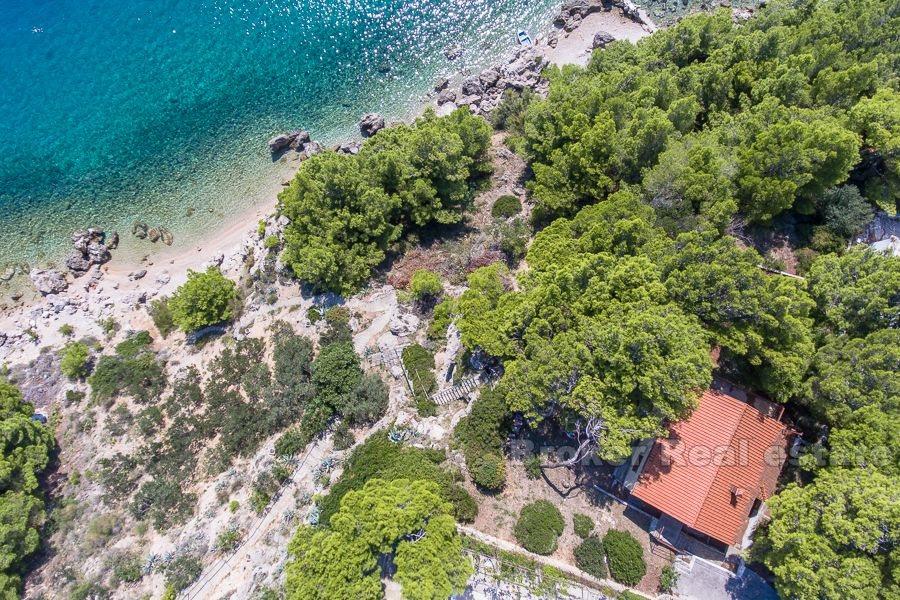 Doskonała pozycja domu w pierwszym rzędzie do morza