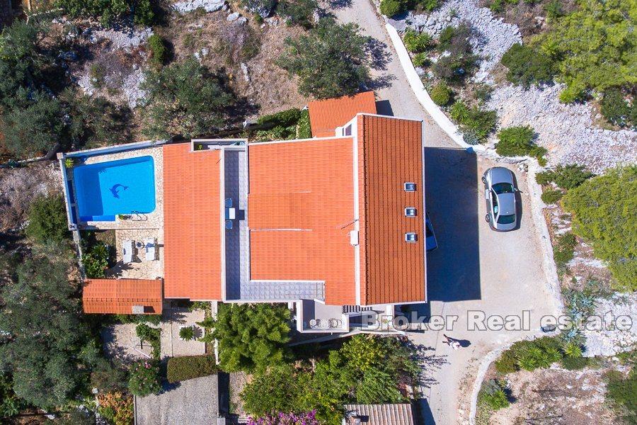 House with swimming pool, for sale