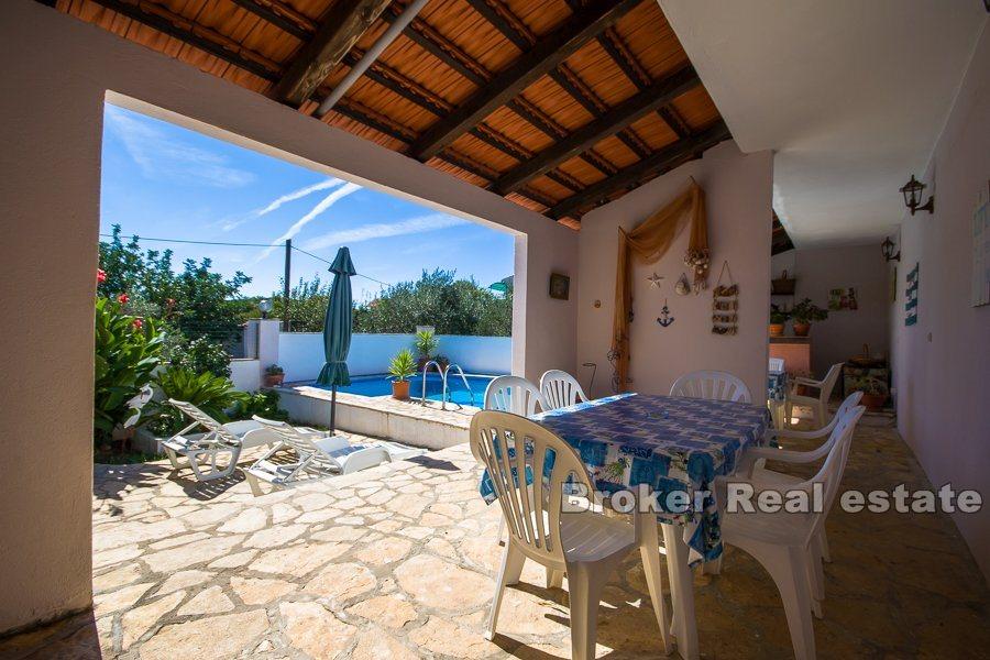 Maison avec piscine à vendre