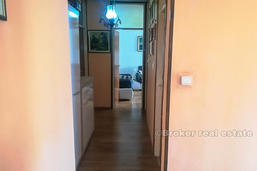 Трехкомнатная квартира в Трстенике, для продажи