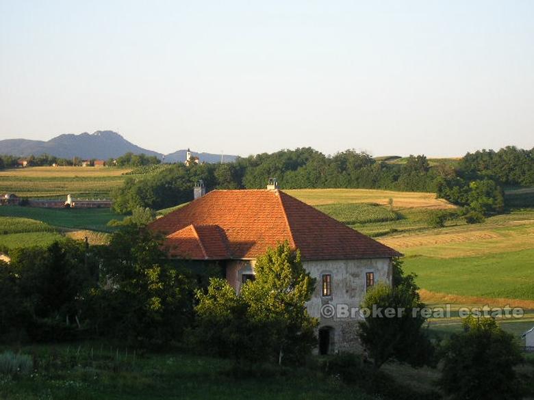 Kuća na mirnoj lokaciji, na prodaju