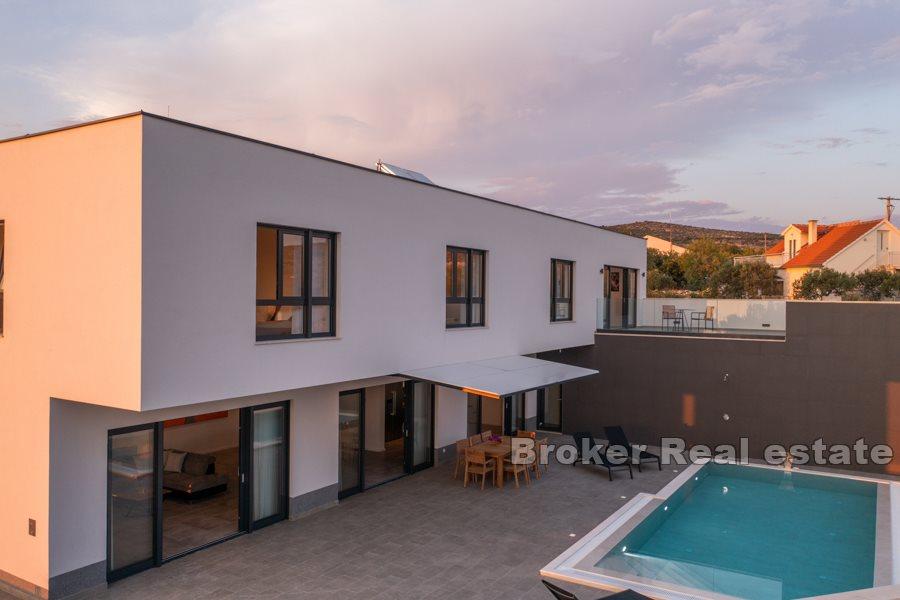 Newly built villa with pool and sea view