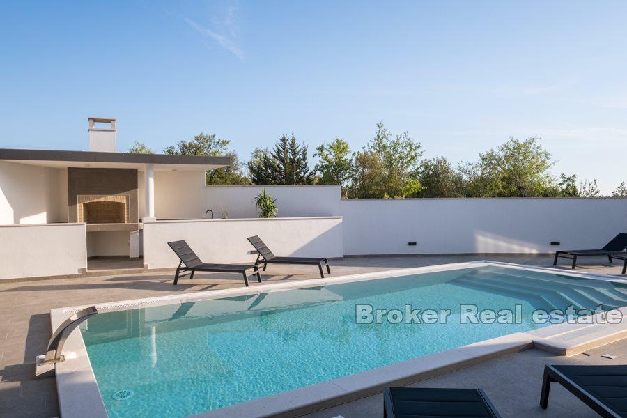 Newly built villa with pool and sea view