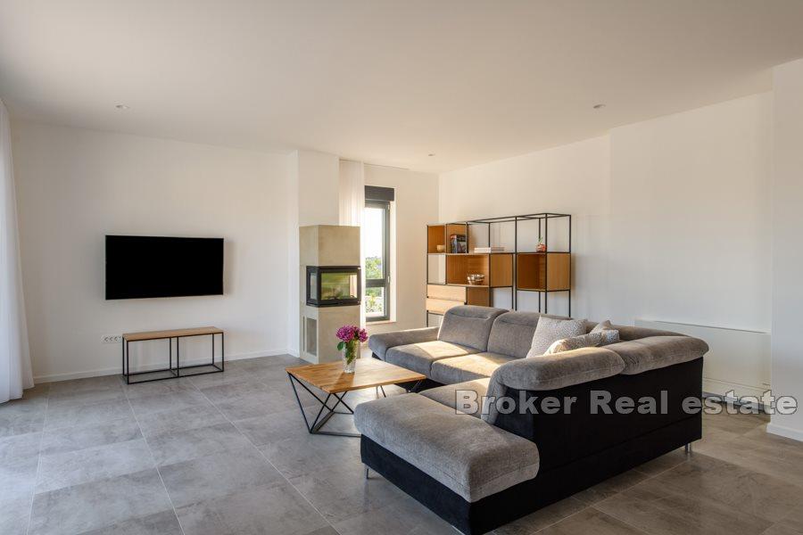 Newly built villa with pool and sea view