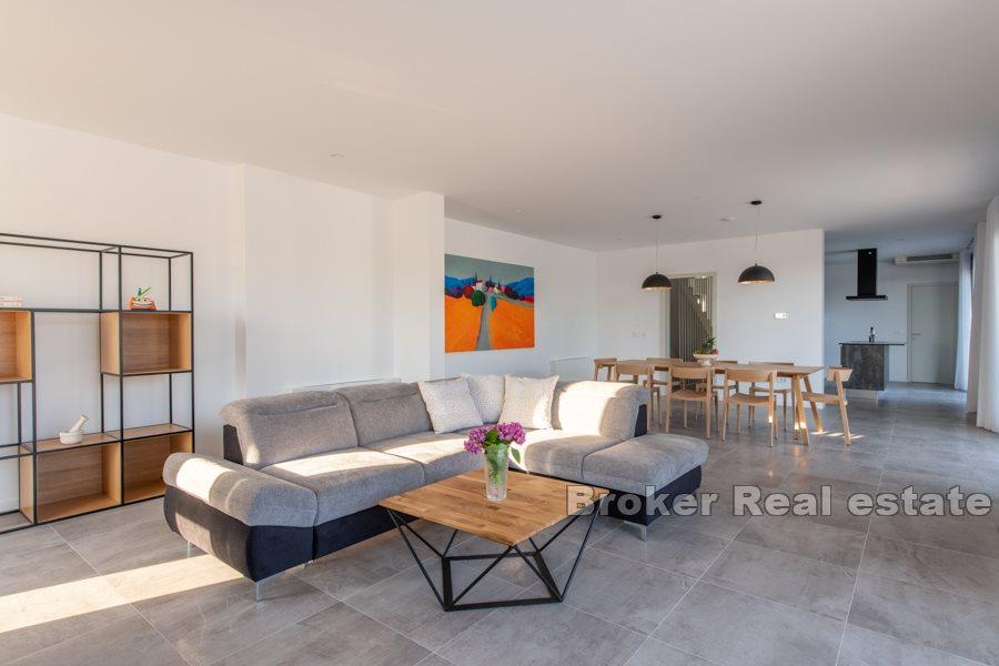 Newly built villa with pool and sea view