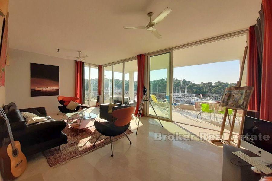 House, second row from the sea, for sale.