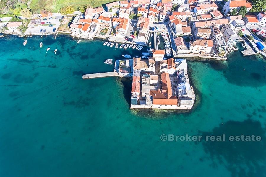 Stone house by the sea, for sale